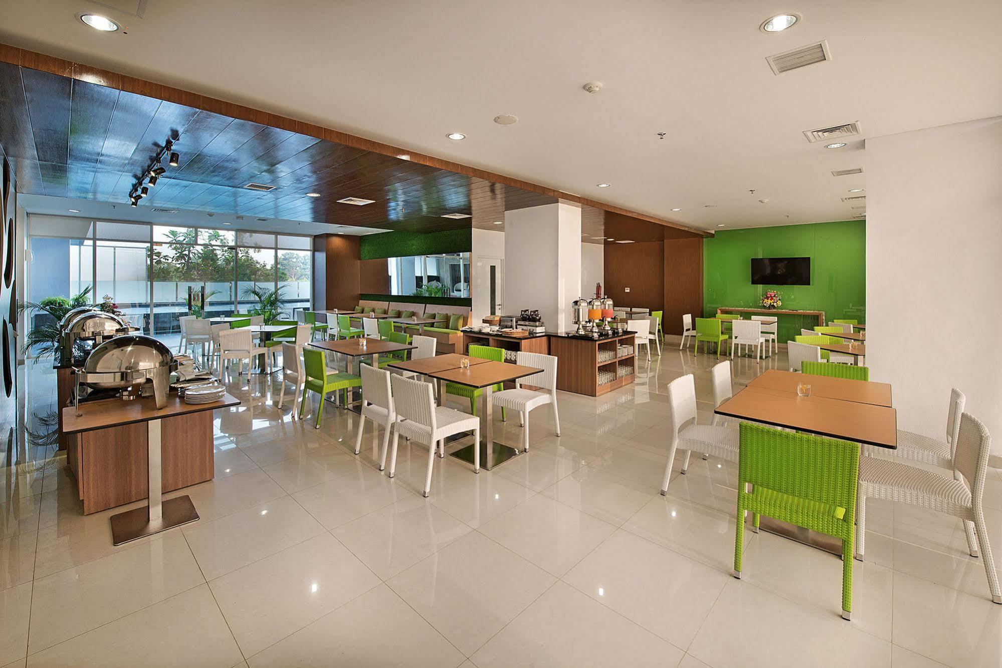 Whiz Prime Hotel Pajajaran Bogor Eksteriør bilde